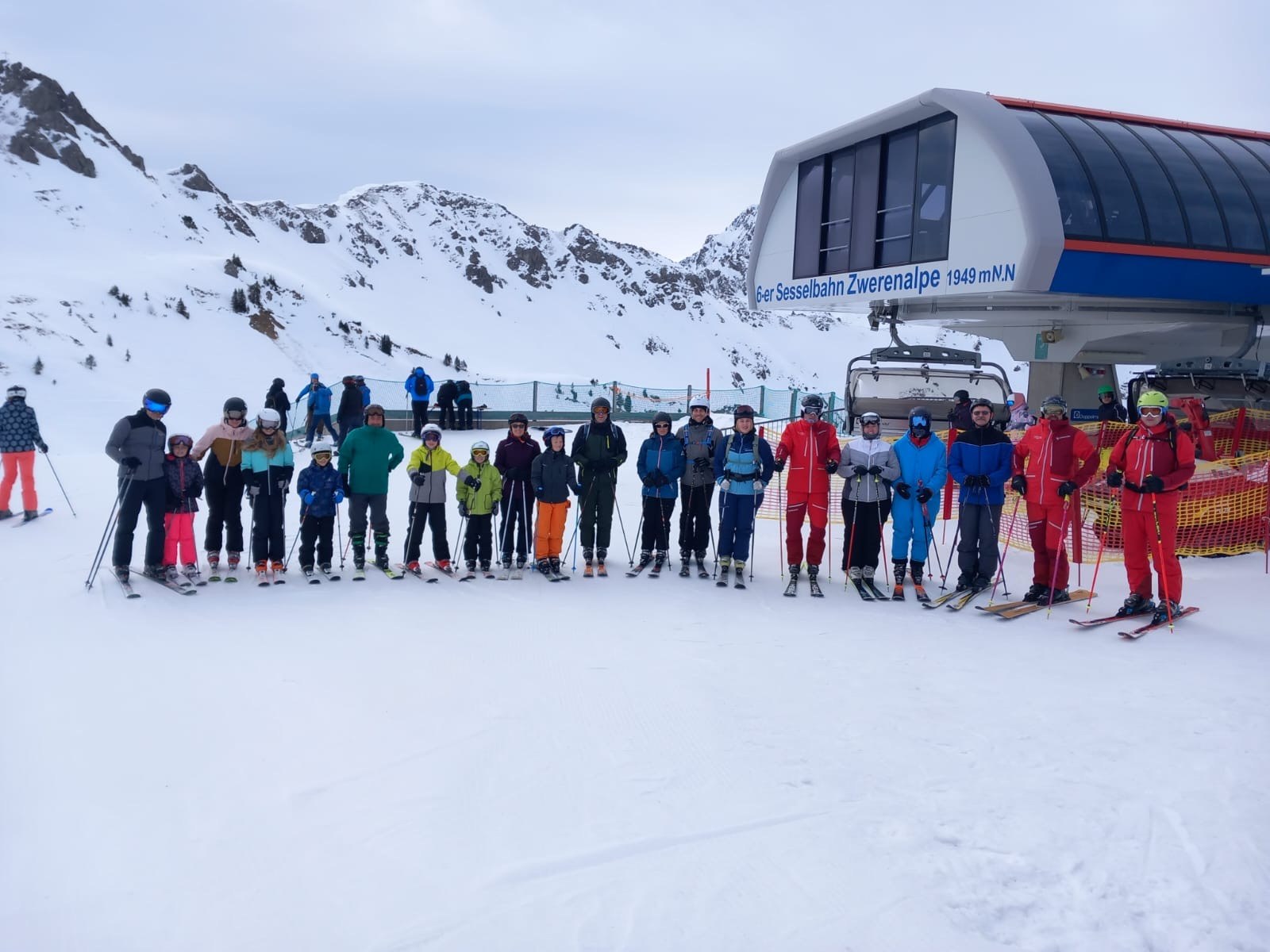 Teilnehmer einer Skiausfahrt des Skiclub Nenningen