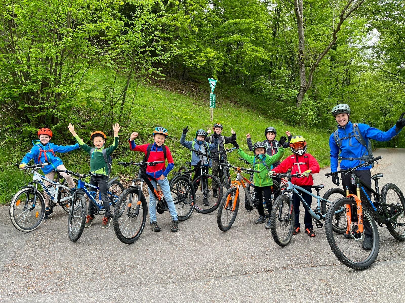 Nachwuchs des Skiclub Nenningen bei einer Mountainbike-Aktivität